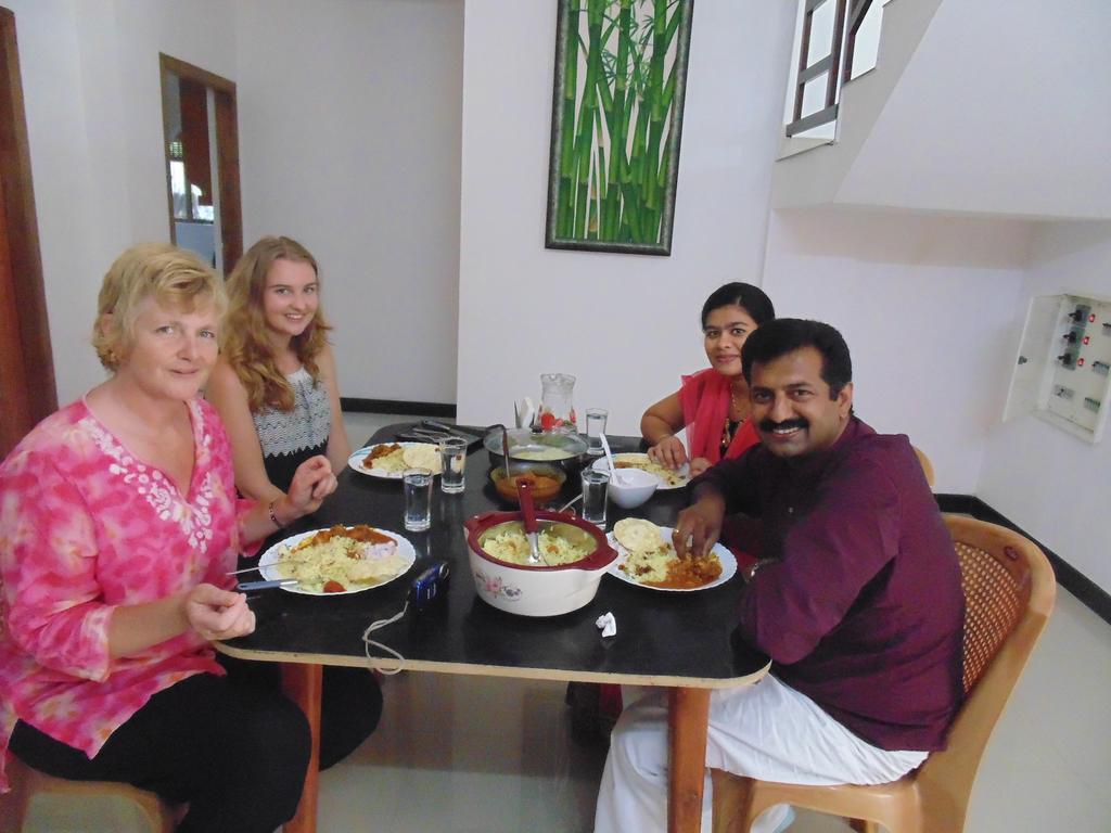 לינה וארוחת בוקר טקאדי Periyar Woods חדר תמונה